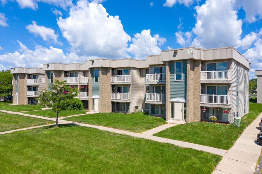 Riverview Crossings 15027 Brookview Dr Riverview MI 48193 Apartment