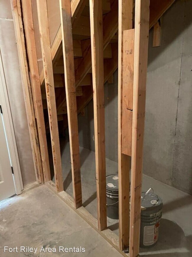 Building Photo - 2 br, 3.5 bath House - 1611 N. 127th Street