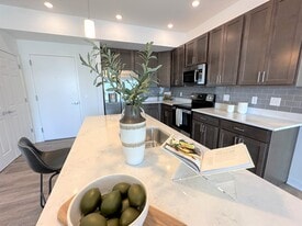 Building Photo - 660 E Cypress St