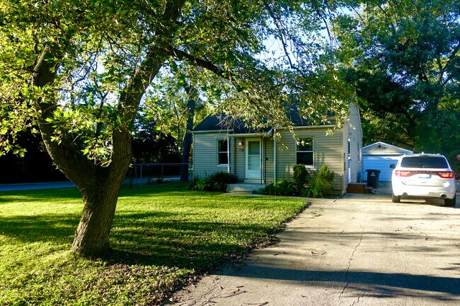 Building Photo - OAKWOOD ST