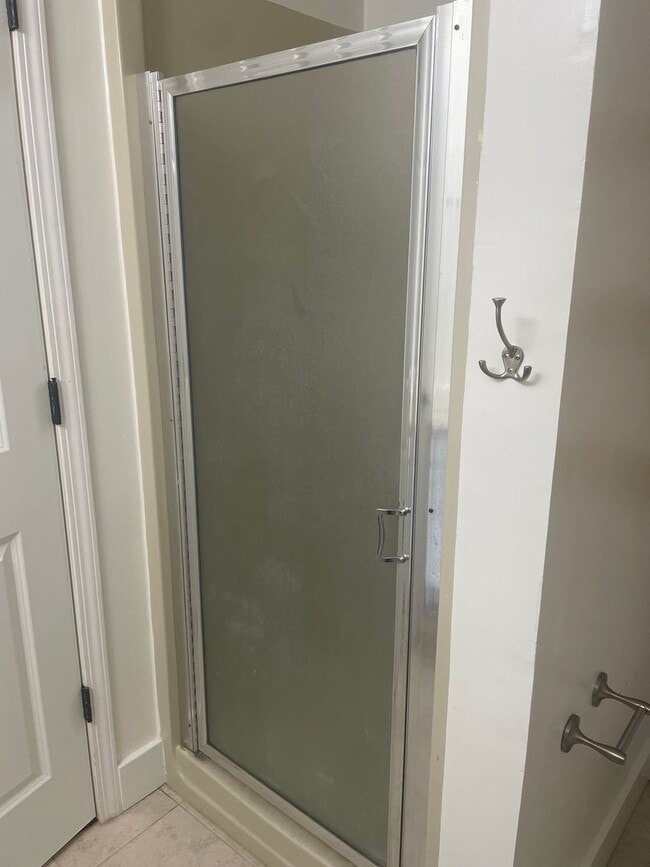 Building Photo - Nicely Maintained Clinton Home with Upgrades and Fenced Yard!