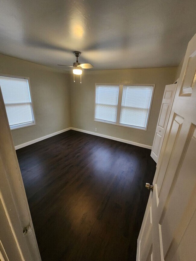 Building Photo - East Bakersfield Home - JUST REDUCED!