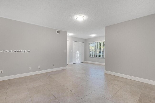 Building Photo - 12400 Vista Isles Dr