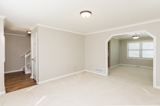 Building Photo - 5558 Parker Hill Ln