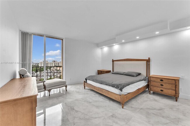 Building Photo - 19355 Turnberry Way