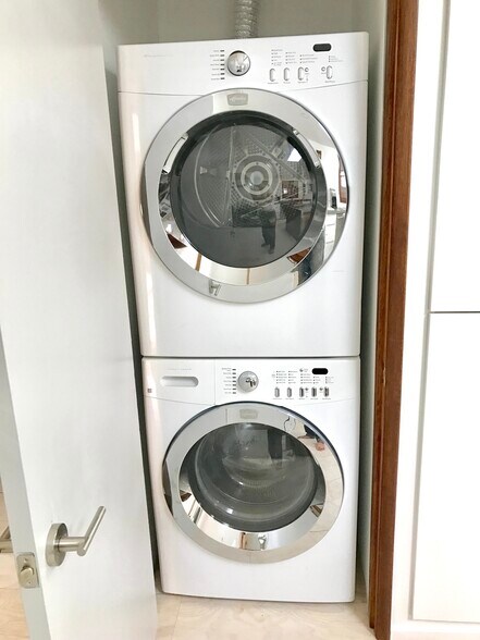 Building Photo - 4633 N Gantenbein Ave