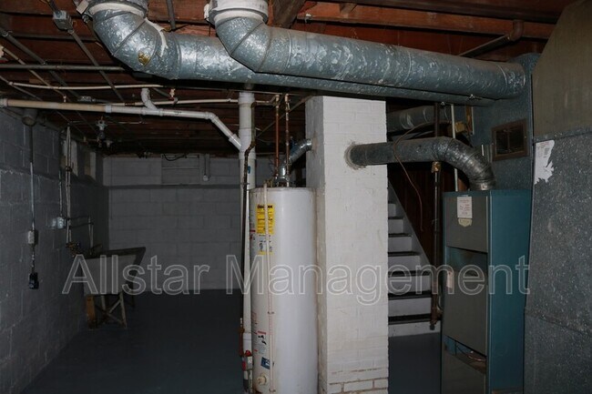 Building Photo - 740 E 254th St