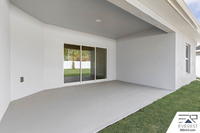 Building Photo - FULLY FENCED, UPGRADED 3/2/2 IN DESIRABLE PINE GROVE