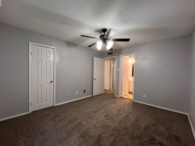 Building Photo - 324 Arborview Dr