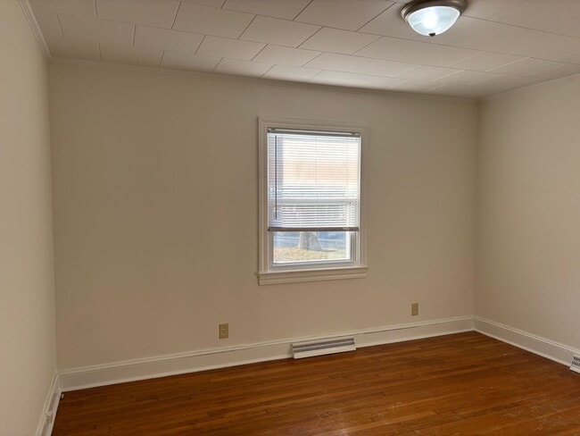 Building Photo - 3 BED, 1 BATH HOME IN GREYSTONE AREA, $1450 MONTH, $1450 DEPOSIT