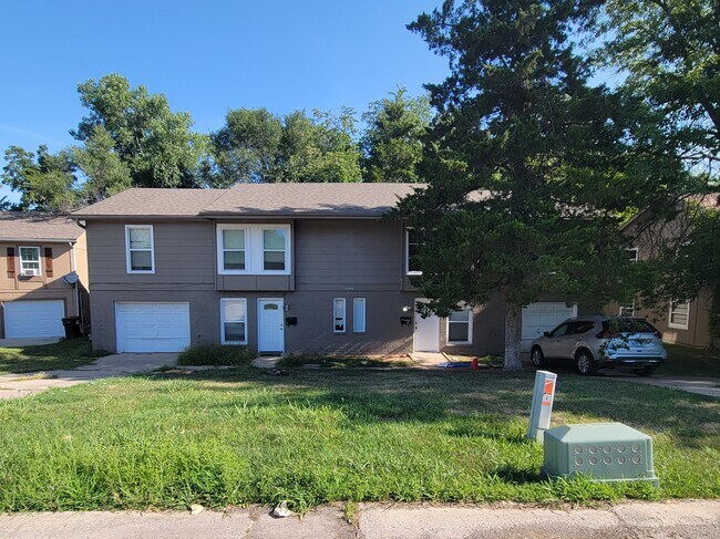 Primary Photo - 3904 E 123rd Ter
