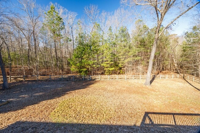 Building Photo - Bright and Spacious 3 Bedroom Home in Chesterfield ***Available Early March***