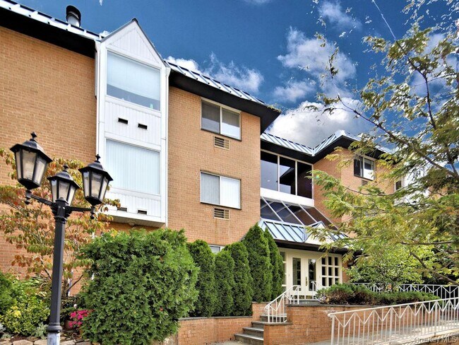 Building Photo - 300 Livingston Ave