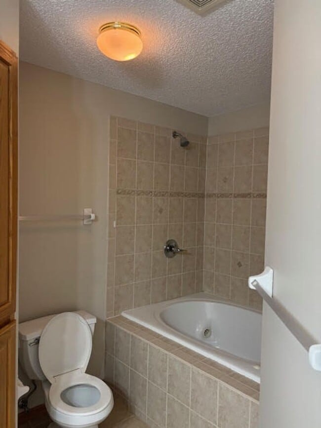 Building Photo - 2 Bedroom 2 Bath Townhome in Rogers!