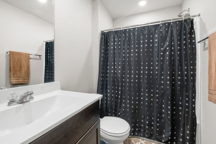Building Photo - 5824 Brocade Dr