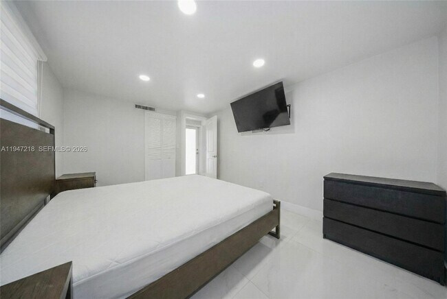 Building Photo - 10731 SW 51st Dr