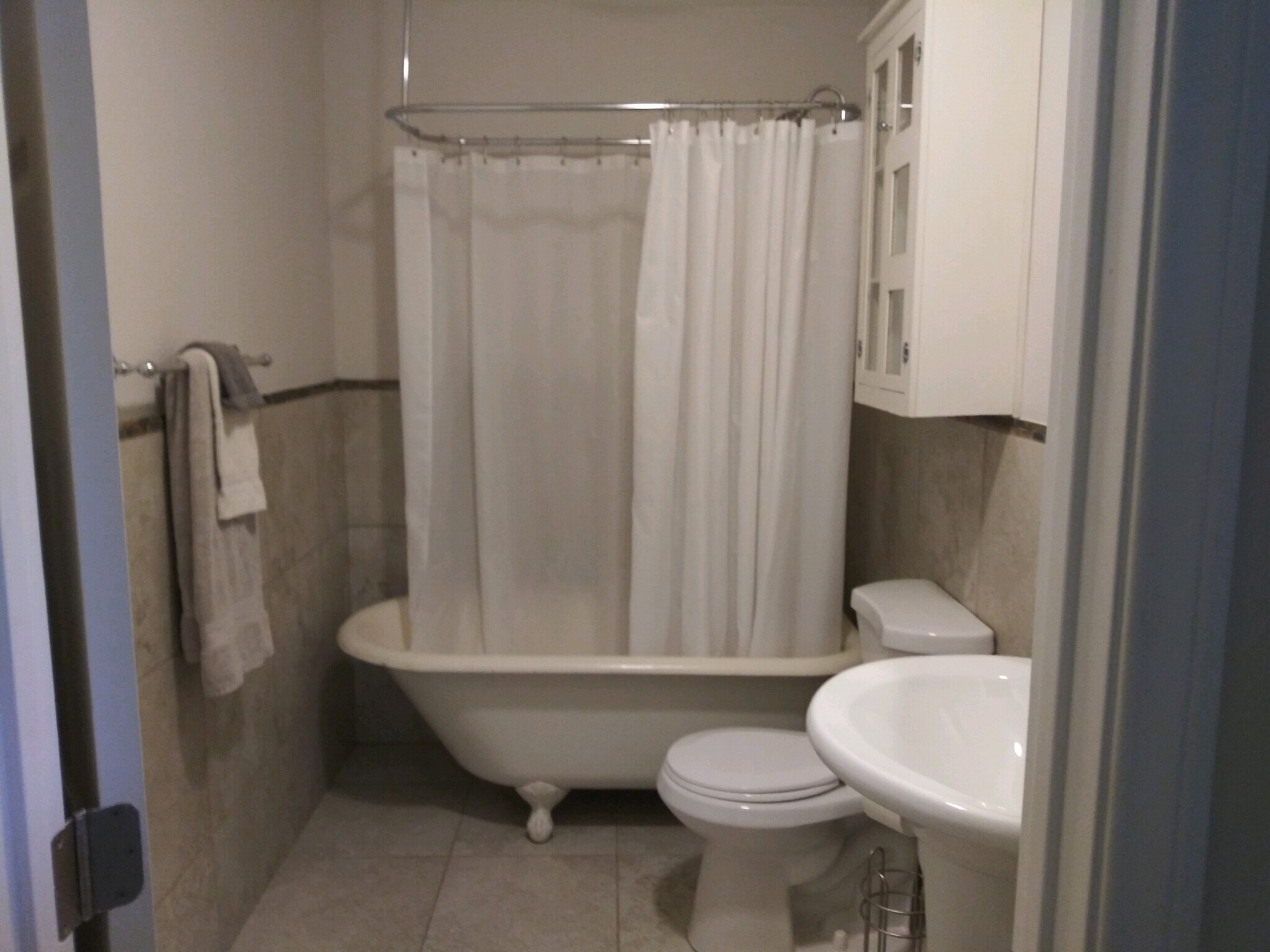 Timeless bath with claw foot tub - 5819 Redondo Dr