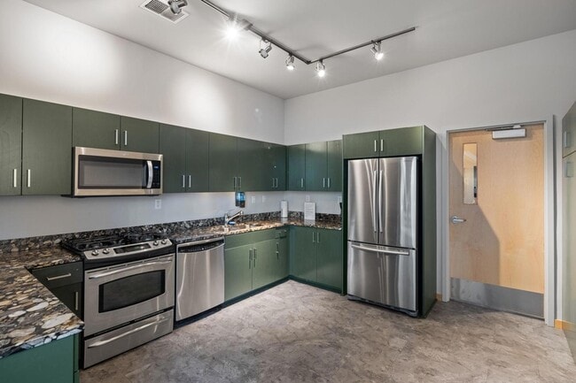 Building Photo - 215 10th Ave S
