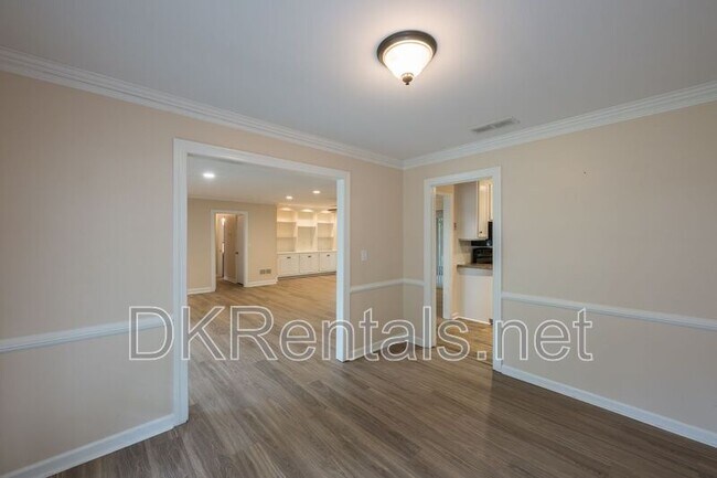 Building Photo - 225 Pebble Trail