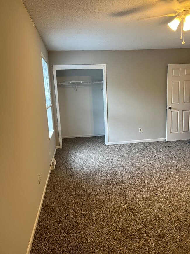 Building Photo - 382/384 Catherine