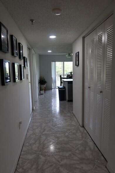 Building Photo - 9470 Tangerine Pl