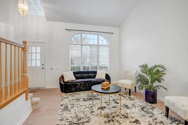 Building Photo - 549 Ivory Ln