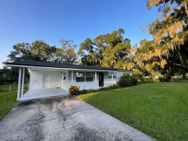 Building Photo - Country Living! 2 Bedroom Lithia