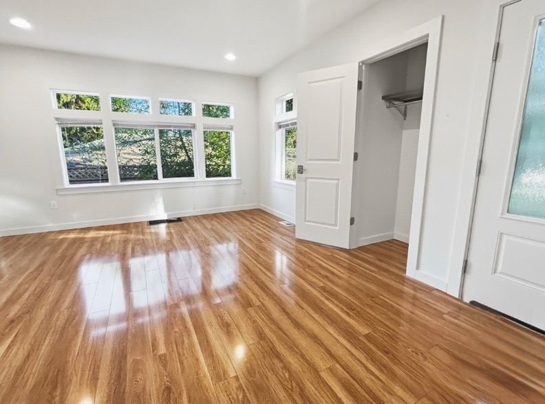 Building Photo - 106 N 140th St