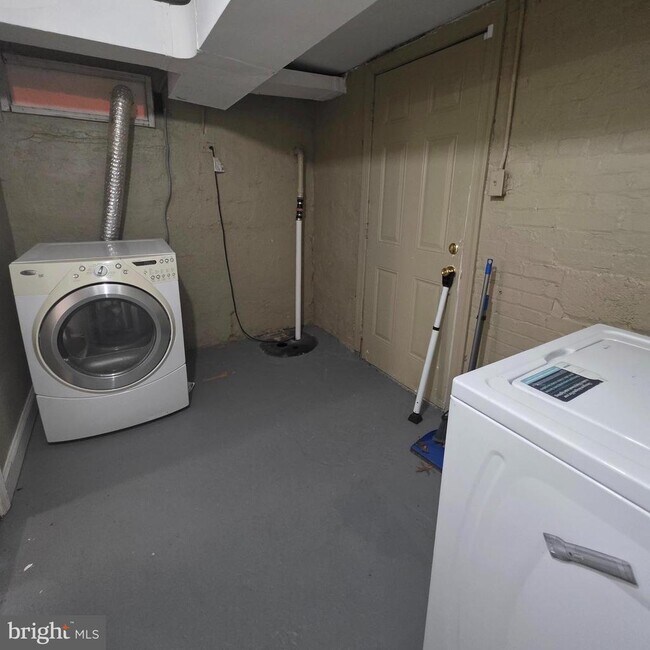 Building Photo - 5305 Central Ave SE