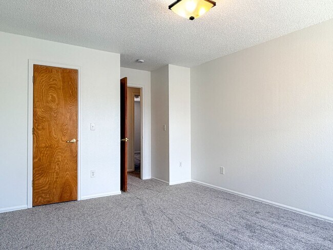 Building Photo - Single-Family Home in Littleton!