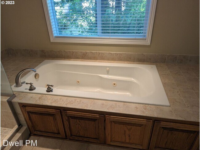 Building Photo - 4 br, 3 bath House - 5640 SW Stott Ave