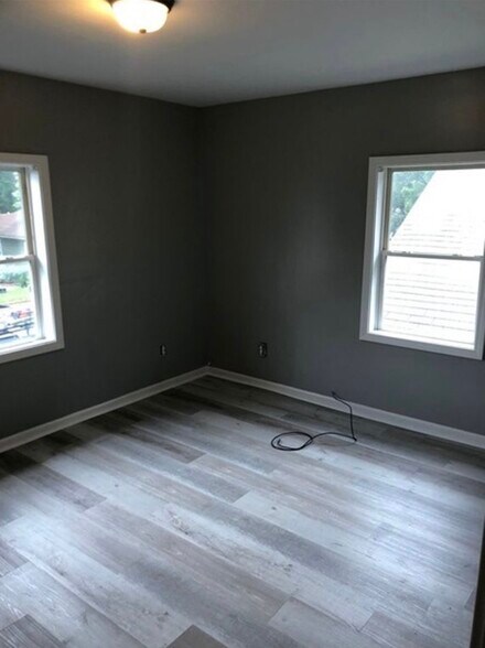 Building Photo - 832 S Pershing Ave