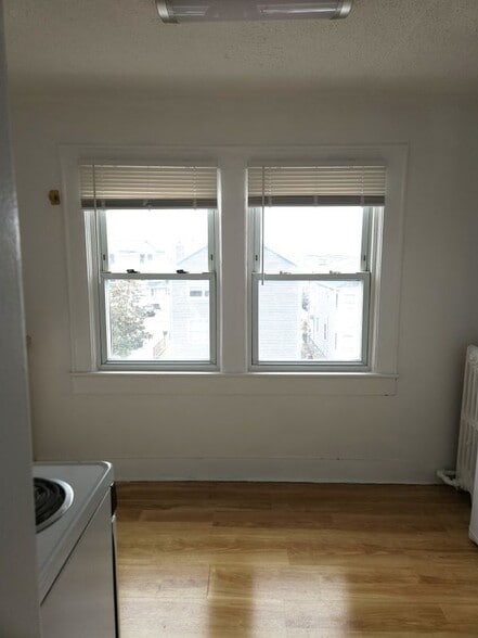 Building Photo - 56 4th Ave