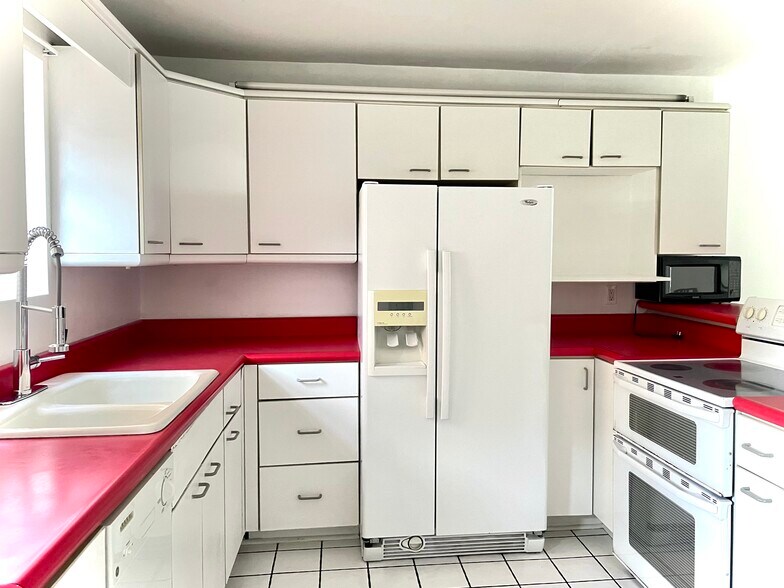 Building Photo - 118 S 26th St