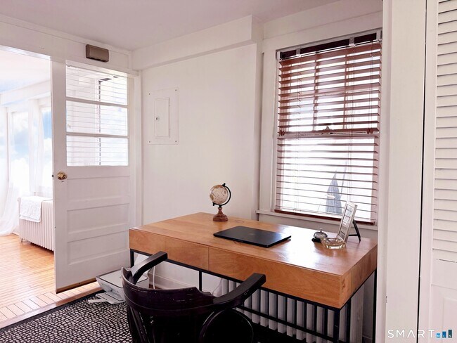 Building Photo - 2 Scofield Pl