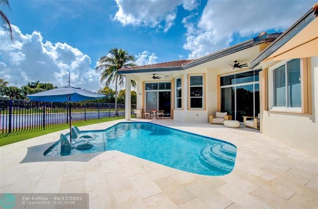 Building Photo - 2563 Jardin Ln