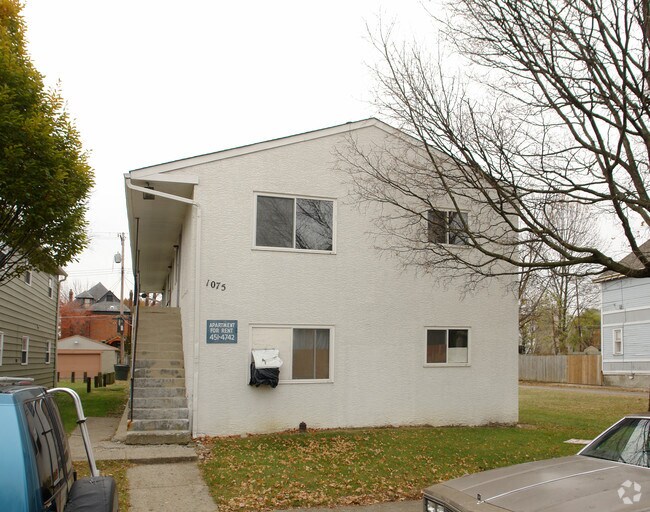 Building Photo - 1075 Oak St