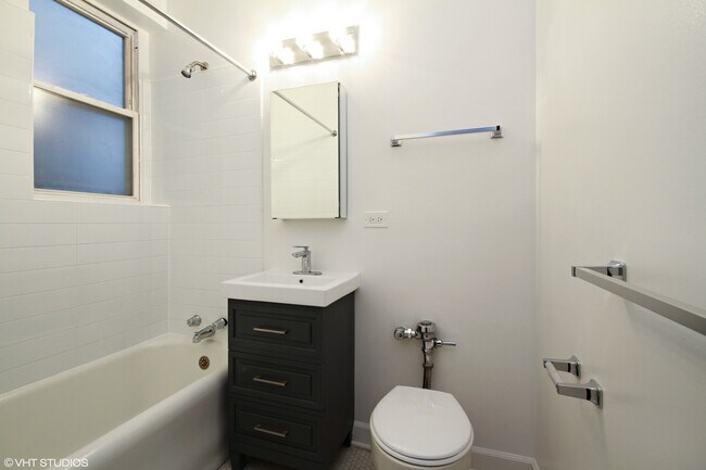 Building Photo - 432 W Belmont Ave