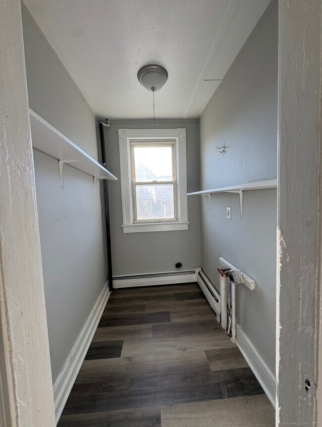 Building Photo - 192 Shaw St