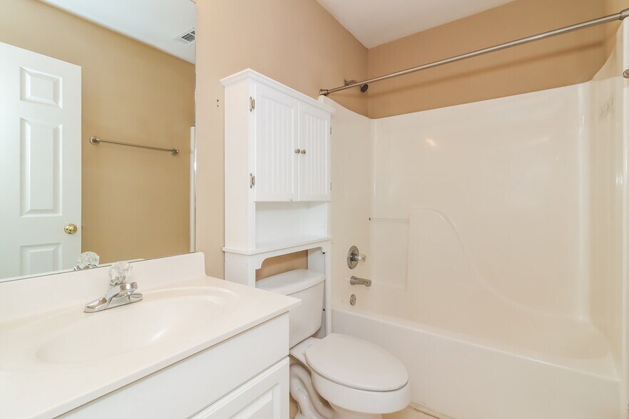 Building Photo - 3046 Woodbridge Ln