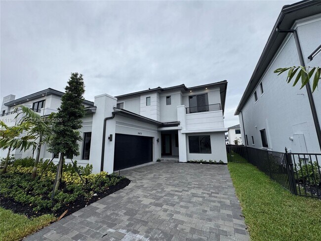 Building Photo - 19670 NE 14th Ct