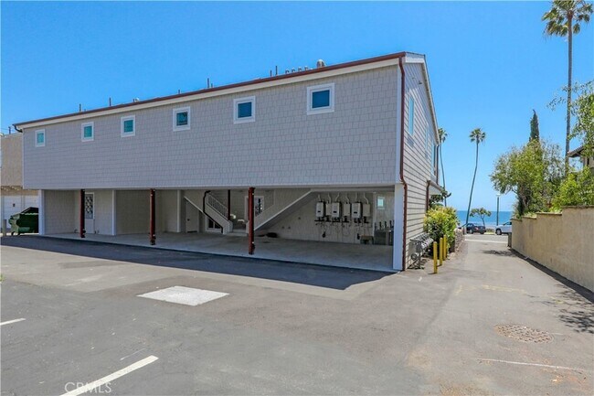 Building Photo - 376 Cliff Dr