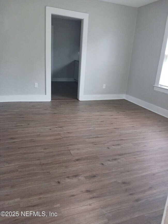 Building Photo - 451 Duray St