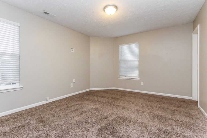 Building Photo - 10555 Wintergreen Way