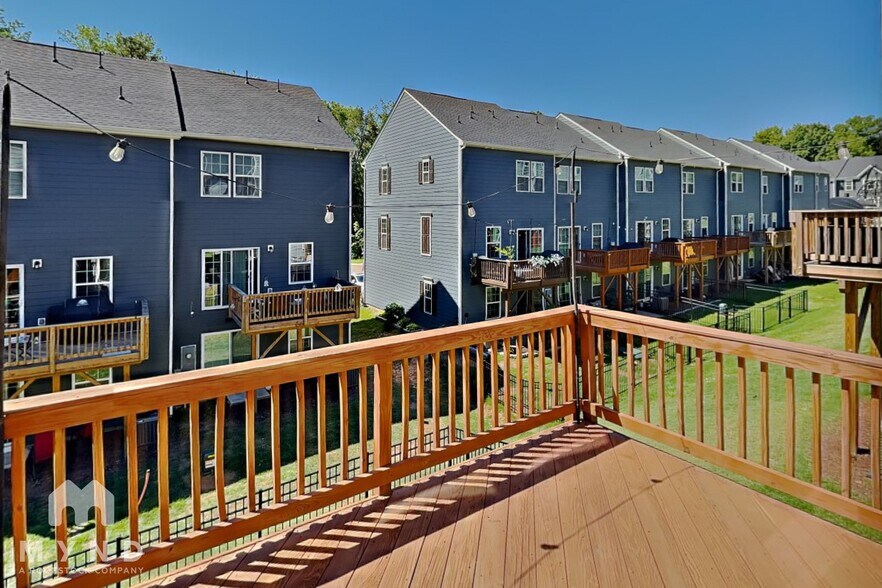 Building Photo - 2423 Dr Carver Rd