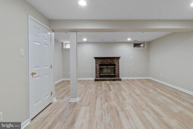 Building Photo - 9993 Sherwood Farm Rd