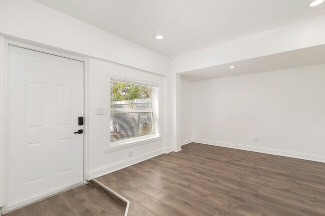 Building Photo - 3517 N Flagler Dr