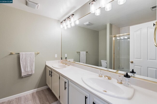 Building Photo - 342 Newcastle Ln