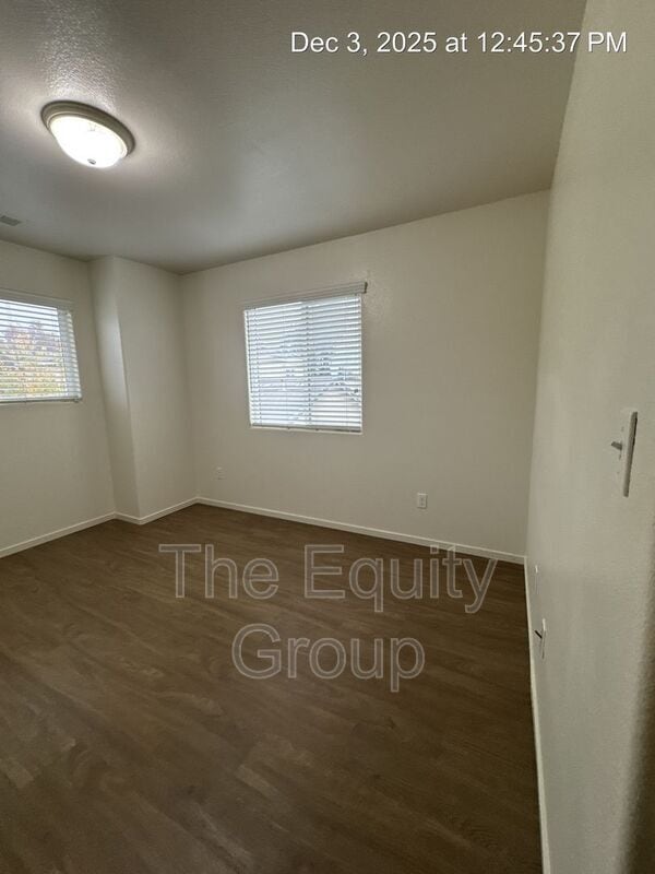 Building Photo - 2133 W Lark Ave