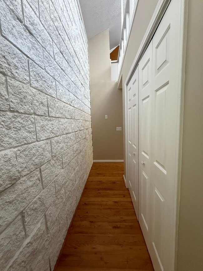 Building Photo - 3 Bedroom Townhome located walking distance to Downtown Woodstock!